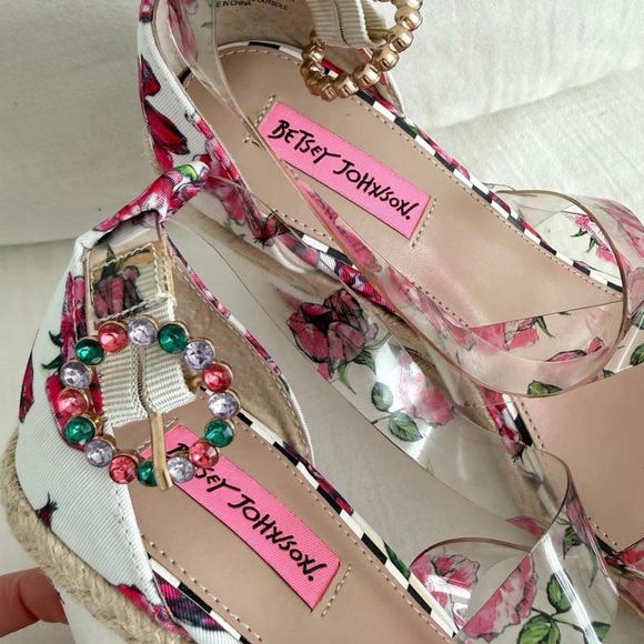 Betsey Johnson Fraser white & pink floral espadrille wedge sandals - Picture 5 of 7